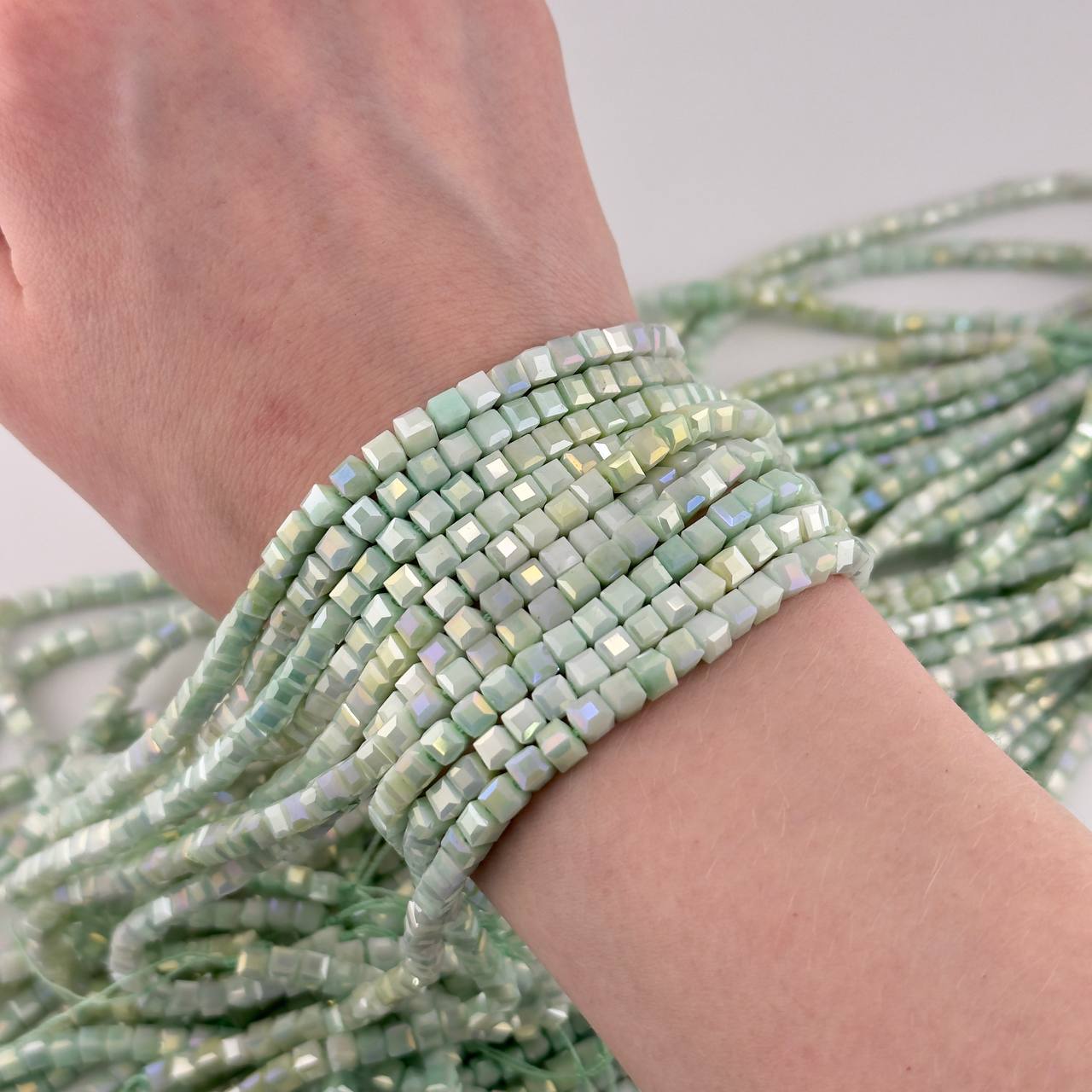 Чешское стекло размер 4мм цвет зеленый